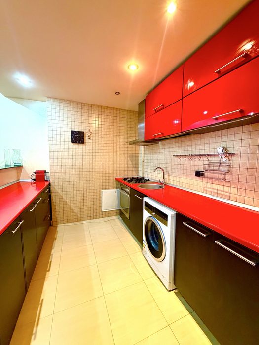Inchiriez apartament cu 2 camere plus camera de lucru