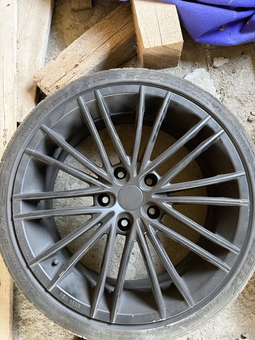 Jante cu anvelope bmw seria 1  doua sunt 225/40r18 si doua 215/40r18 , jantele sunt la fel