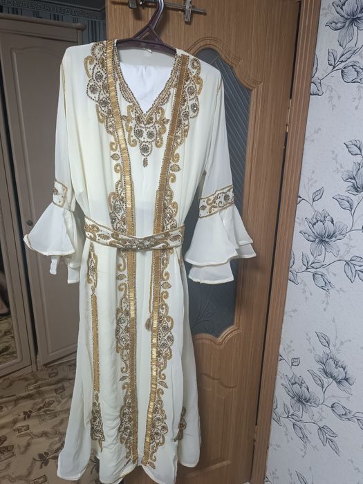 Вечерние красивое платье