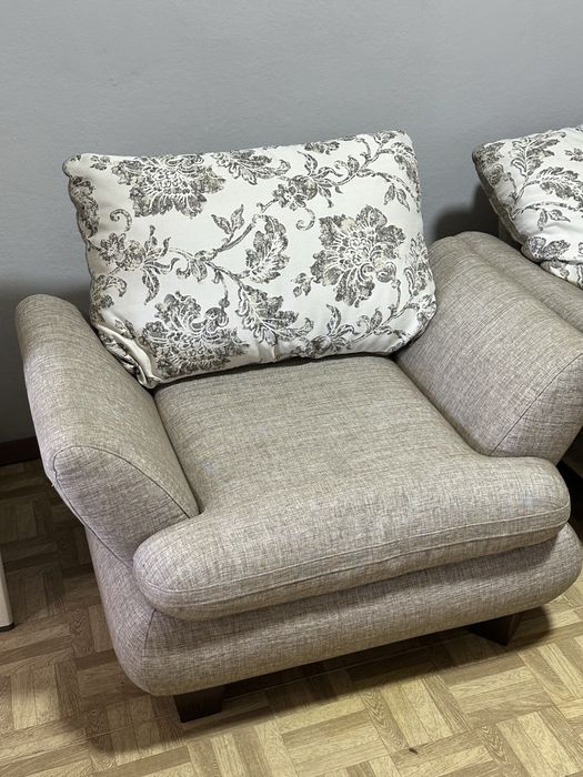 Продам угловой диван + кресло