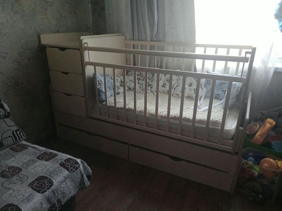 Продам кроватку детскую с бортиками