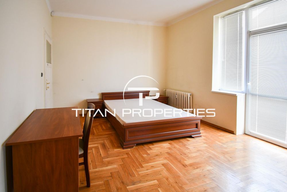 Четиристаен, под наем, Център - Докторски паметник