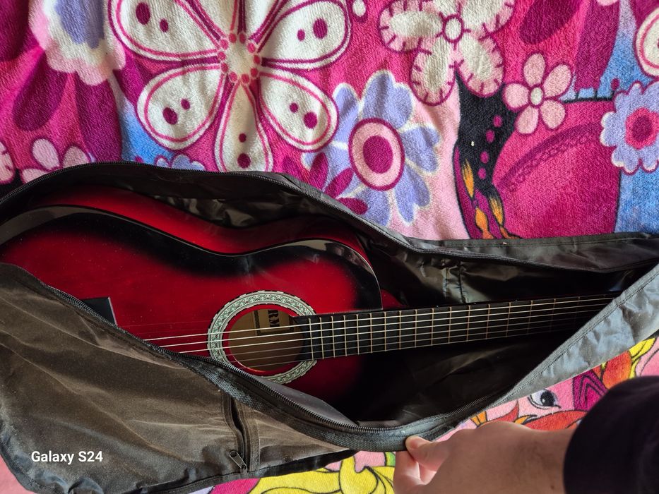 Голяма класическа китара Storm и със калъф към него