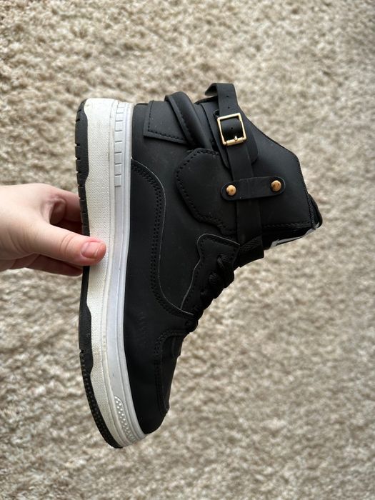 Продам туфли и кроссовки