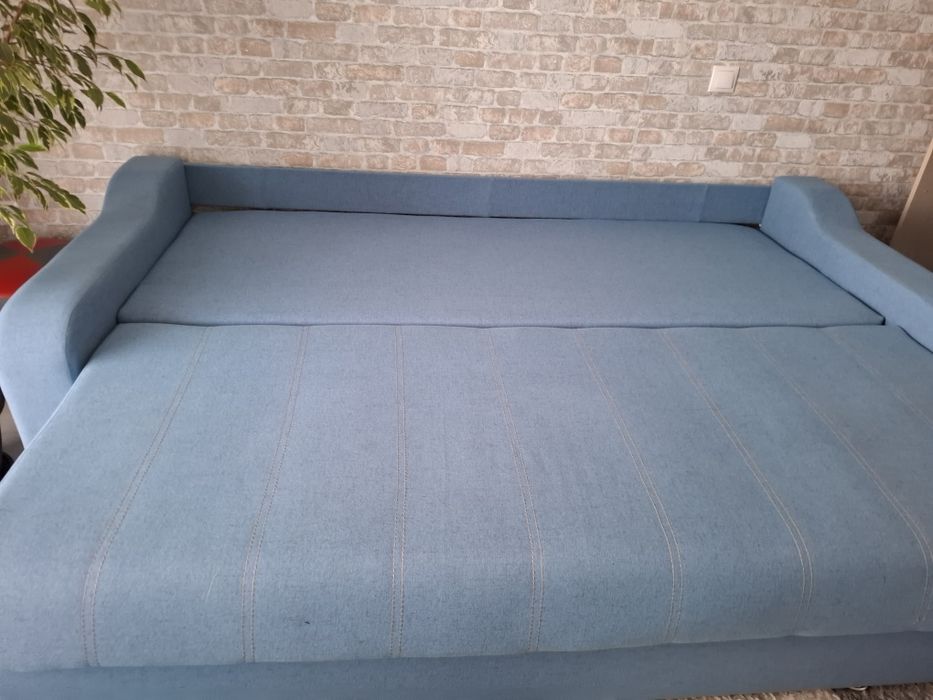 Vând canapea  dimensiunea 225/145