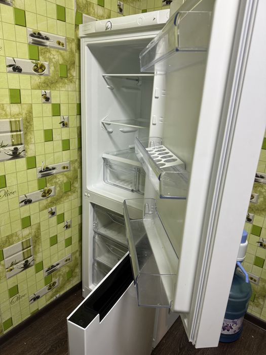 Проаю холодильник Indesit