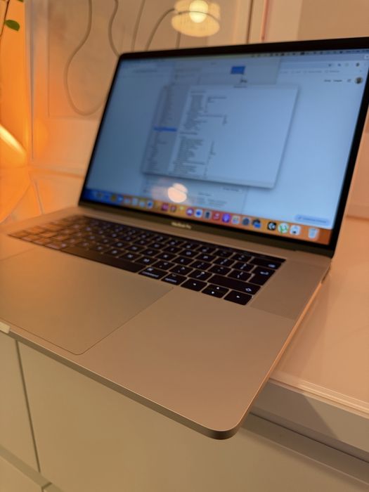 Продавам Apple MacBook Pro (15-inch, 2017) A1707 Touch Bar