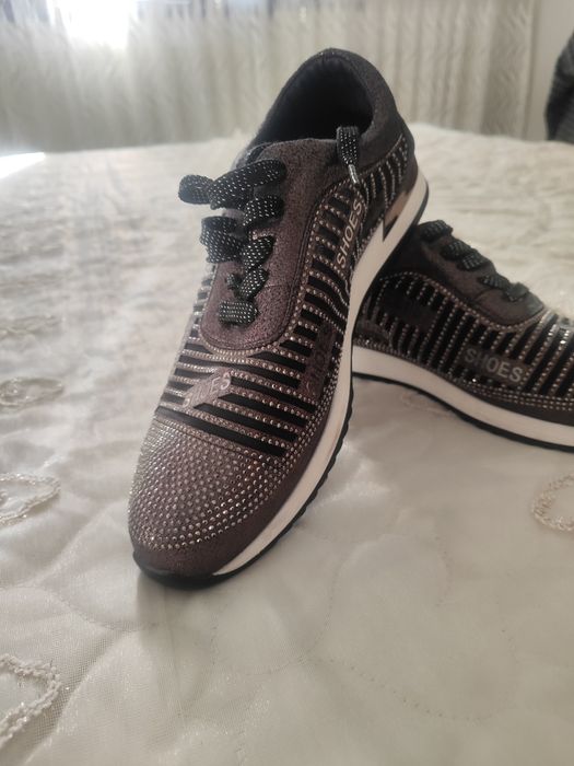 Продаю новые кросовки