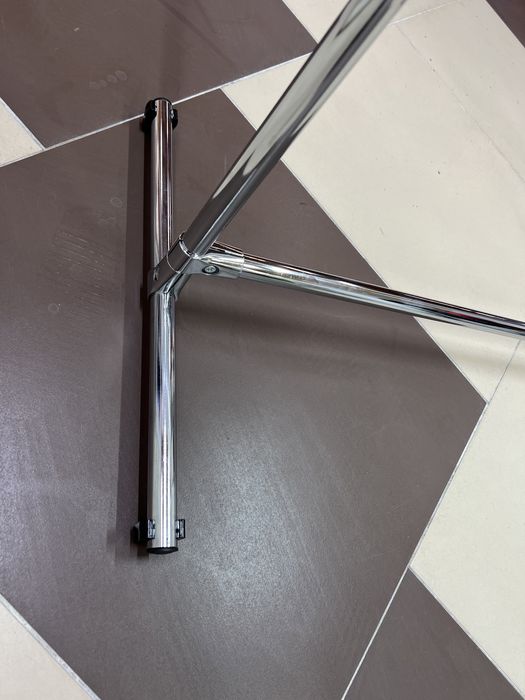 Продам вешалку для одежды