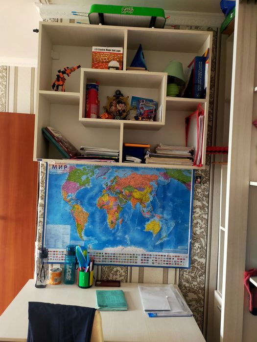 ученический стол с полкой