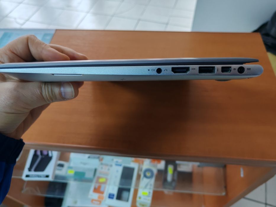 Se vine ASUS Notebook UX303L