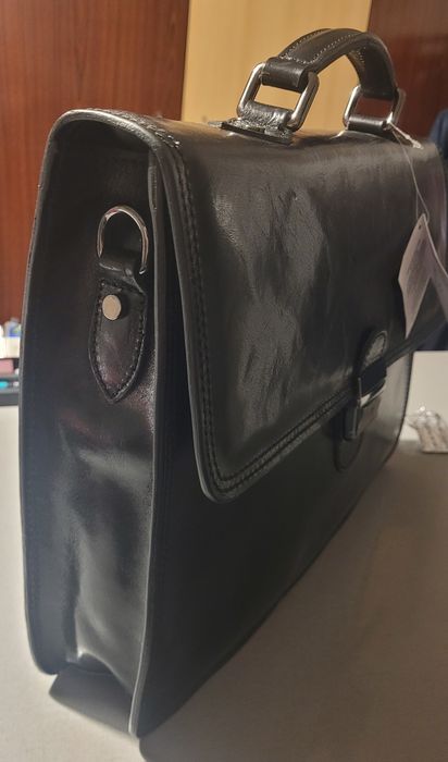 Vând geantă nouă din piele naturală, pt bărbați
