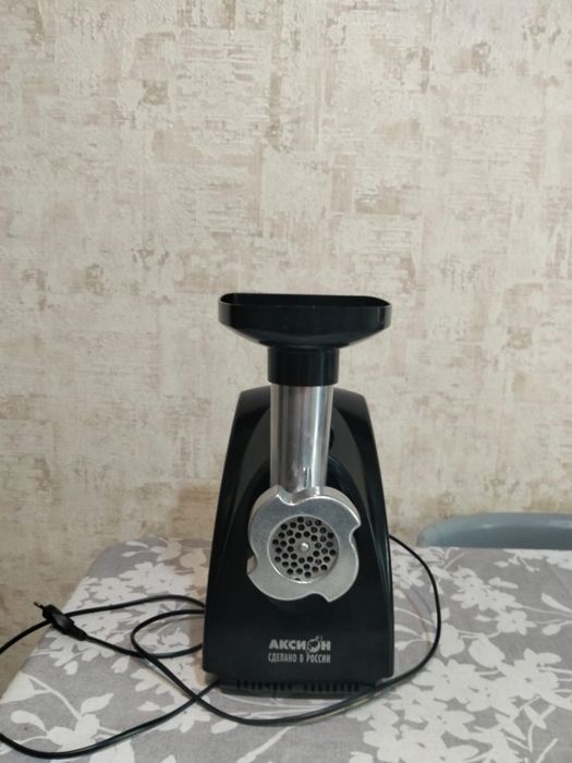 Продам электромясорубку