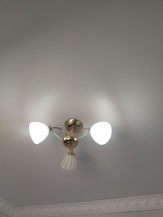 Люстра трёх рожковая