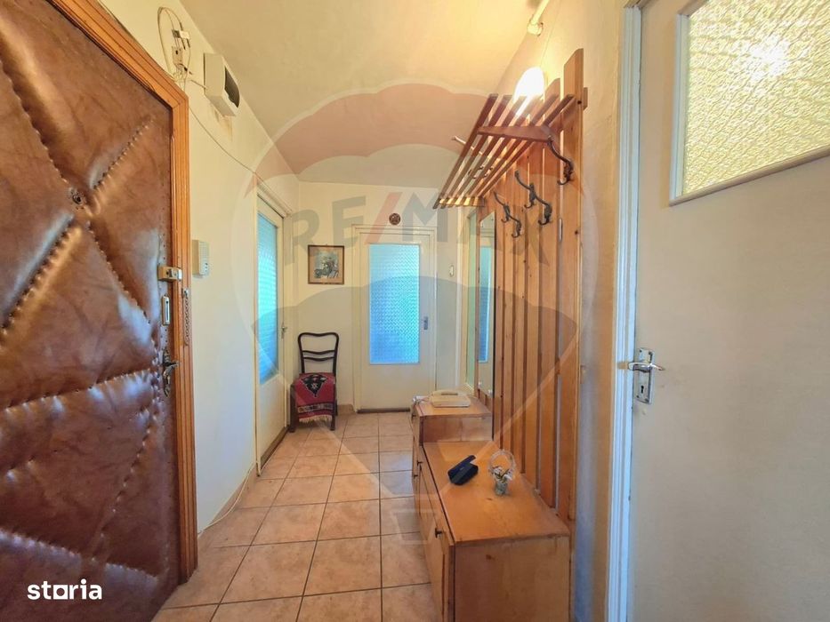 Zona 300, 3 camere, etaj 2, trei balcoane, fără comision !