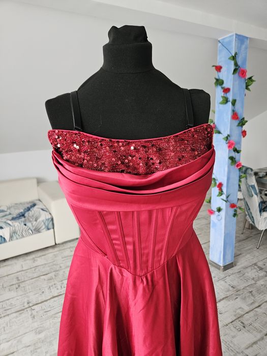 Rochie din satin cu paiete, nouă!