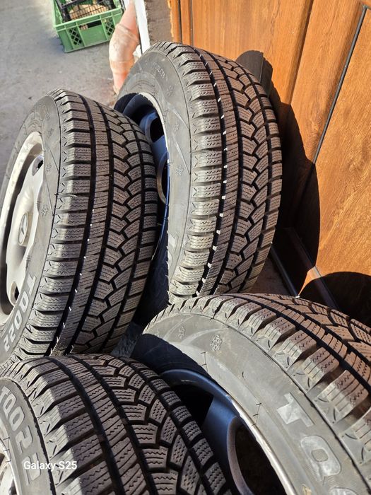 205 60 16 чисто нови зимни гуми с джанти мерцедес