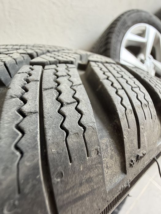 Set 4 anvelope  Bridgestone Blizzak  185/55/R 15 cu jante Hyundai