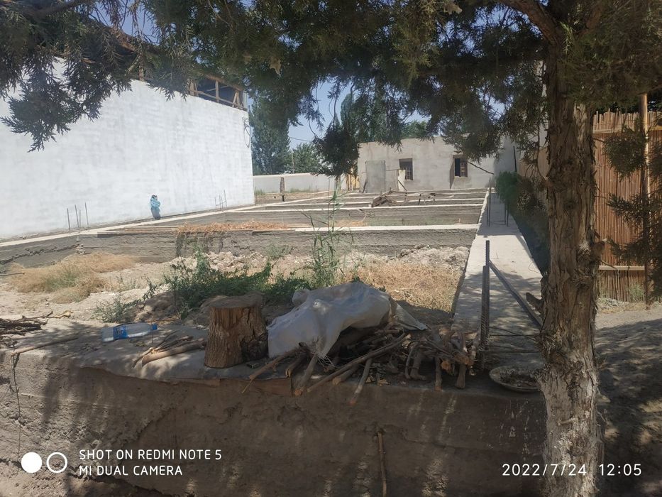 Qurilishi tugallanmagan noturar bino sotiladi.