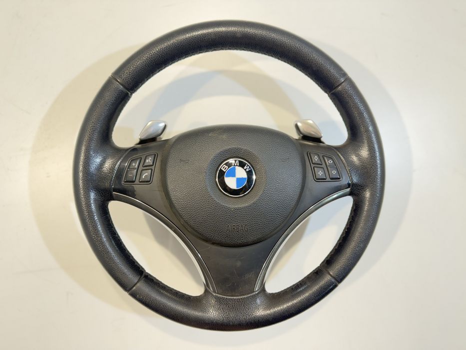 Продаваме волан с пера за БМВ E90 E91 E92 E93 E87/BMW