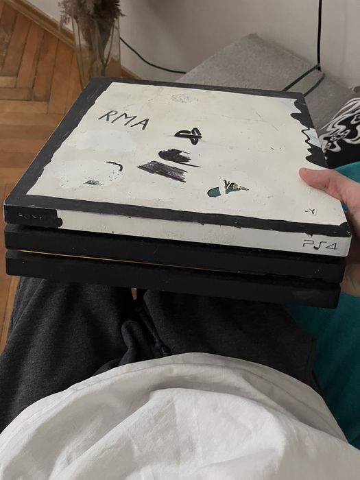 Vand ps4 stare foarte buna