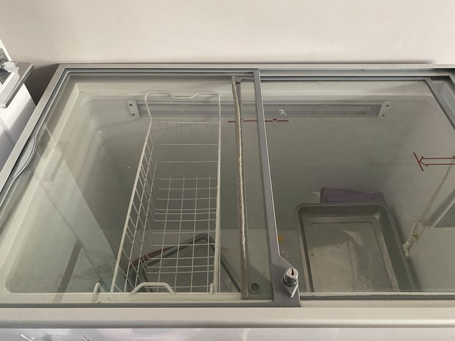 Морозильник почти новый