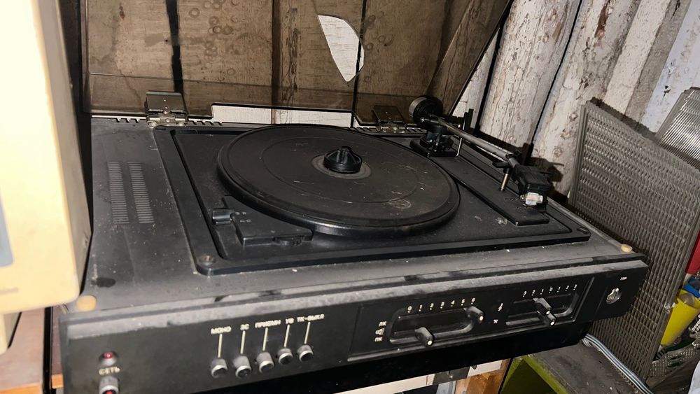 Электропроигрыватель патефон