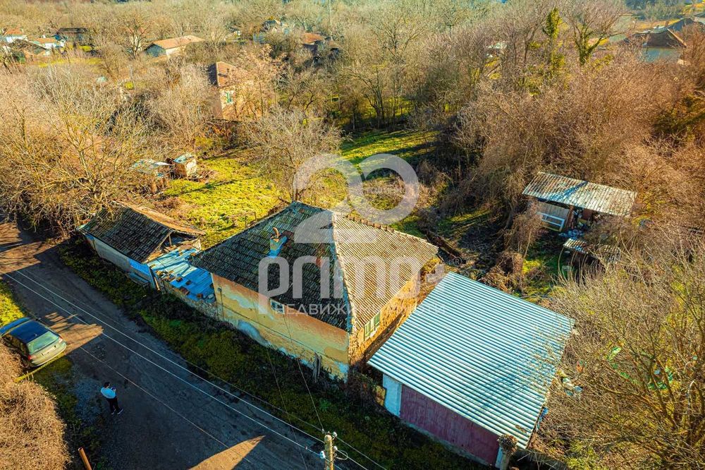Къща с голям парцел в с. Русаля