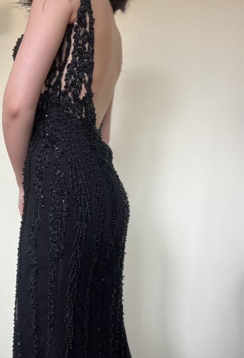 Стилна рокля с токове