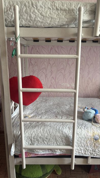 Продаем двухъярусную кровать