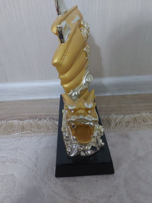 Статуэтка корабля с драконом