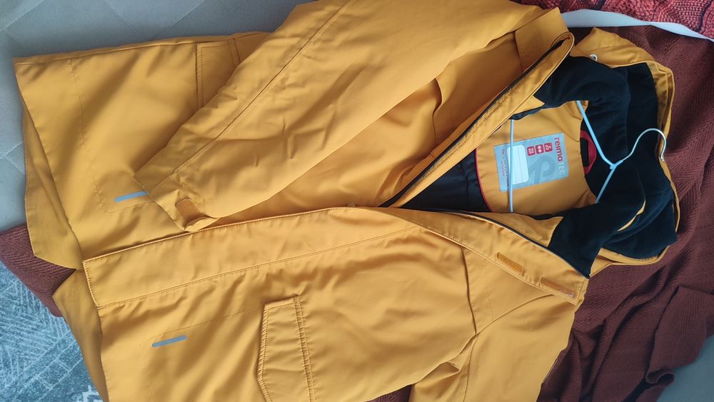 Продам куртку reima