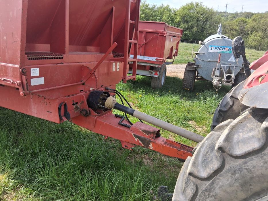 Remorca de împrăștiat îngrășământ natural (gunoi)mig