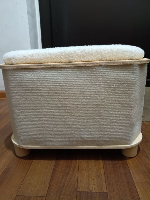 Продам домик для котенка.