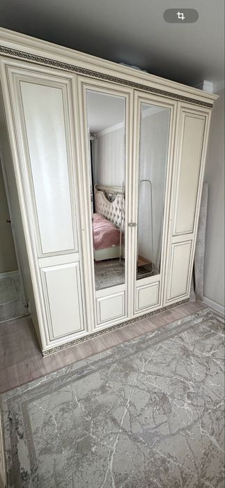 Шкаф с комодом зеркало пуфик