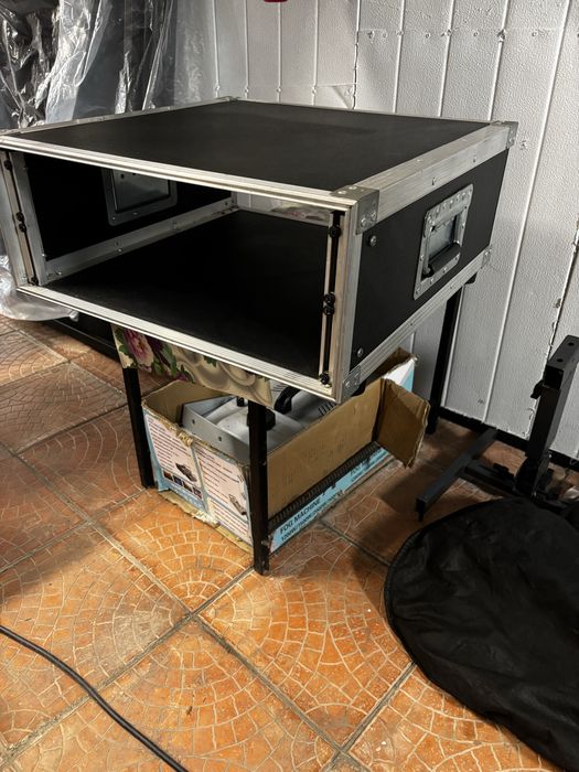 Vand Case pentru amplficator cu tot cu Prelungitor !!