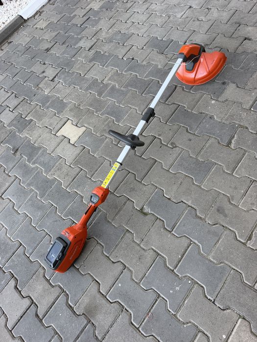 Motocoasa Husqvarna 115 iL pe baterii masina de tuns