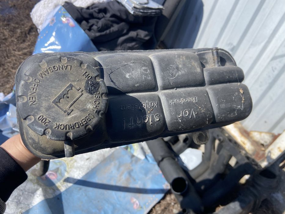 Бачок расшерителя мерс 202