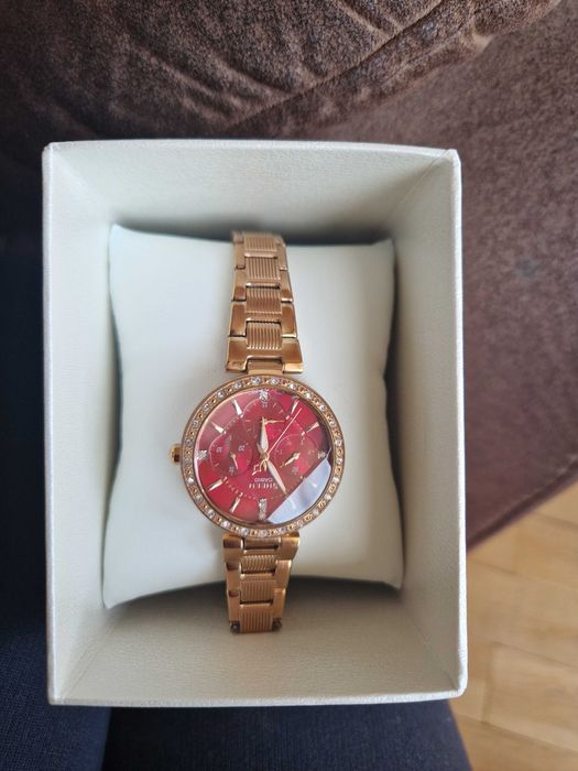 Часовник Casio Sheen