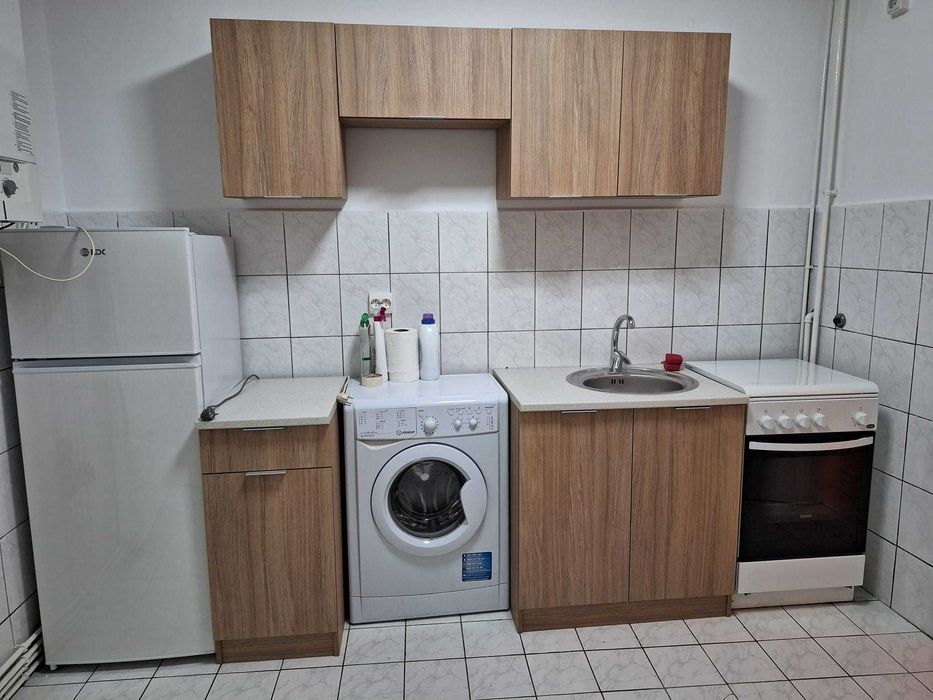 Inchiriez apartament