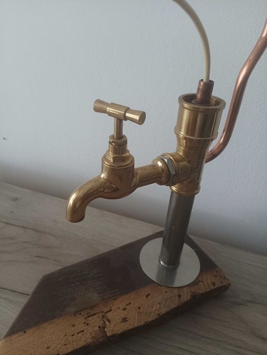 Диспенсър за алкохол