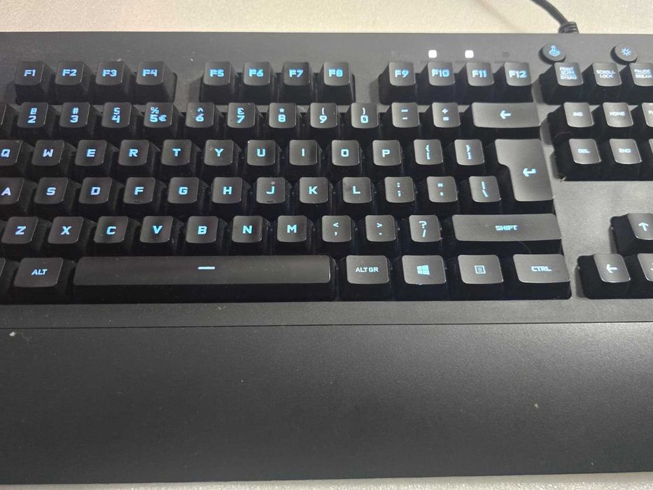 Tastatura Gaming Logitech G213 Prodigy, RGB, Lightsync, Rezistenta la Lichide, Layout US, USB