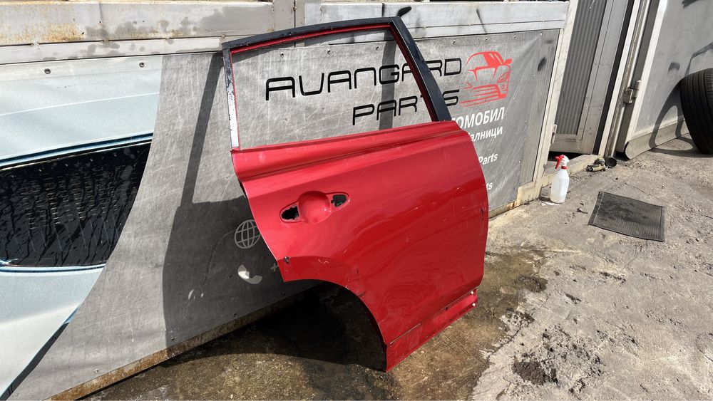 1 брой задна лява и 2 броя задна дясна врата Toyota Rav4 4 (2012-2018)