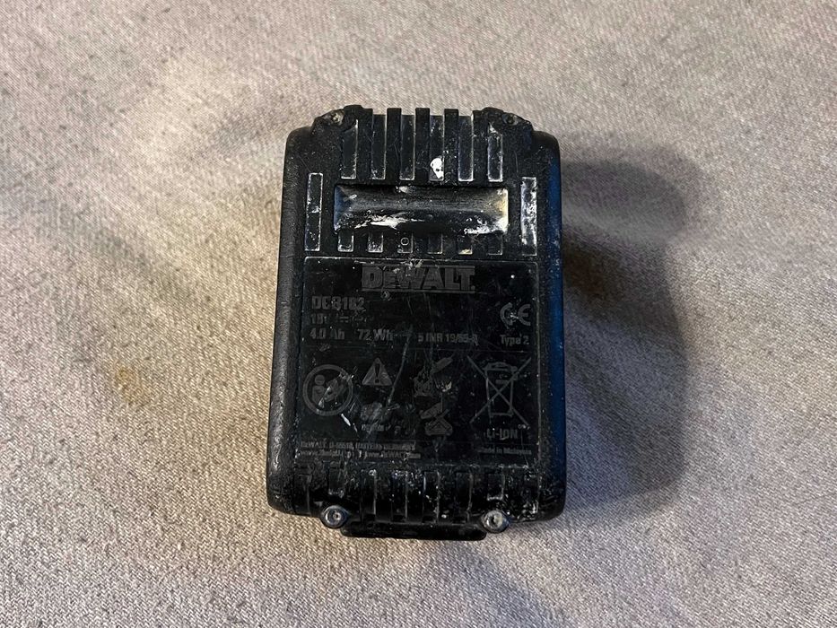 Baterie DeWalt DCB182 XR 18V 4Ah Li Ion defecta nu se incarca