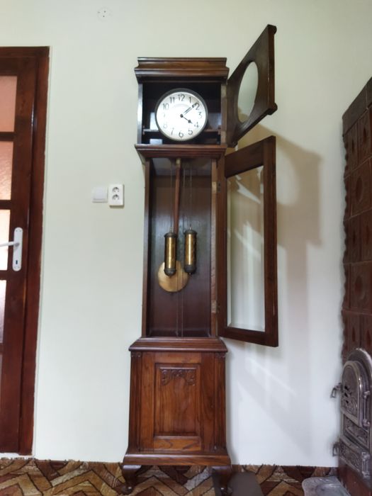 Ceas vechi de podea