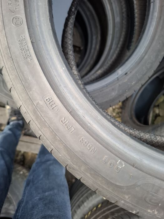 Vand 2 anvelope 215 45 17 sava de vara bune
