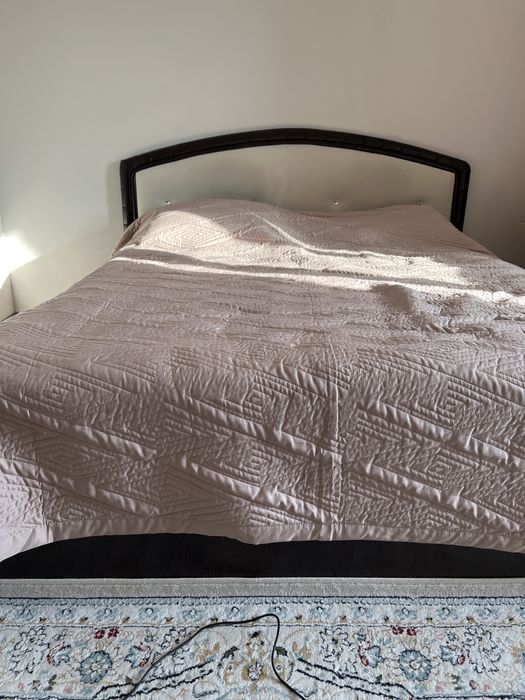 Продам кровать 1.6 на 2