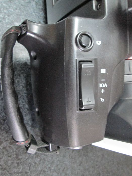 Продавам много запазена видеокамера Panasonic HDC-MDH1 - като нова