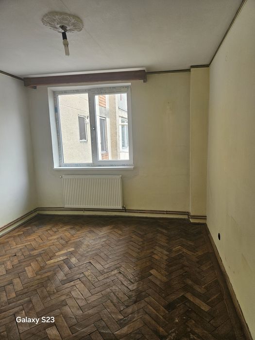 Vand apartament 3 camere