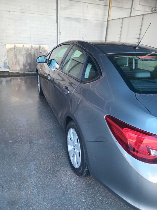 Vând Logan MCV 1,6 16V